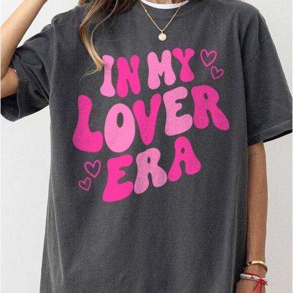 Comfort Colors In My Lover Era Tee Charcoal S NEW - Picture 1 of 3